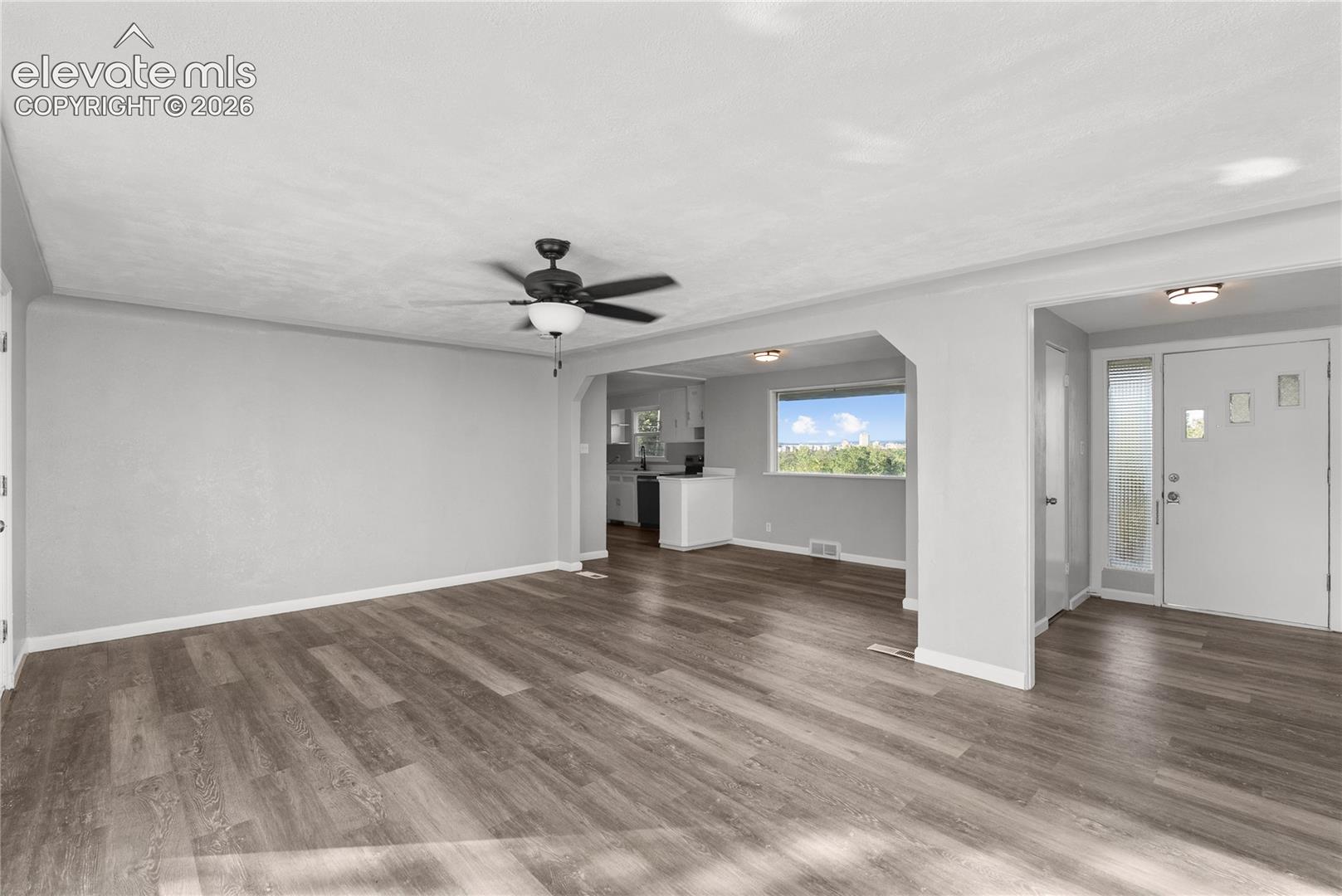 Listing photo 4 for 1606 Navajo Circle