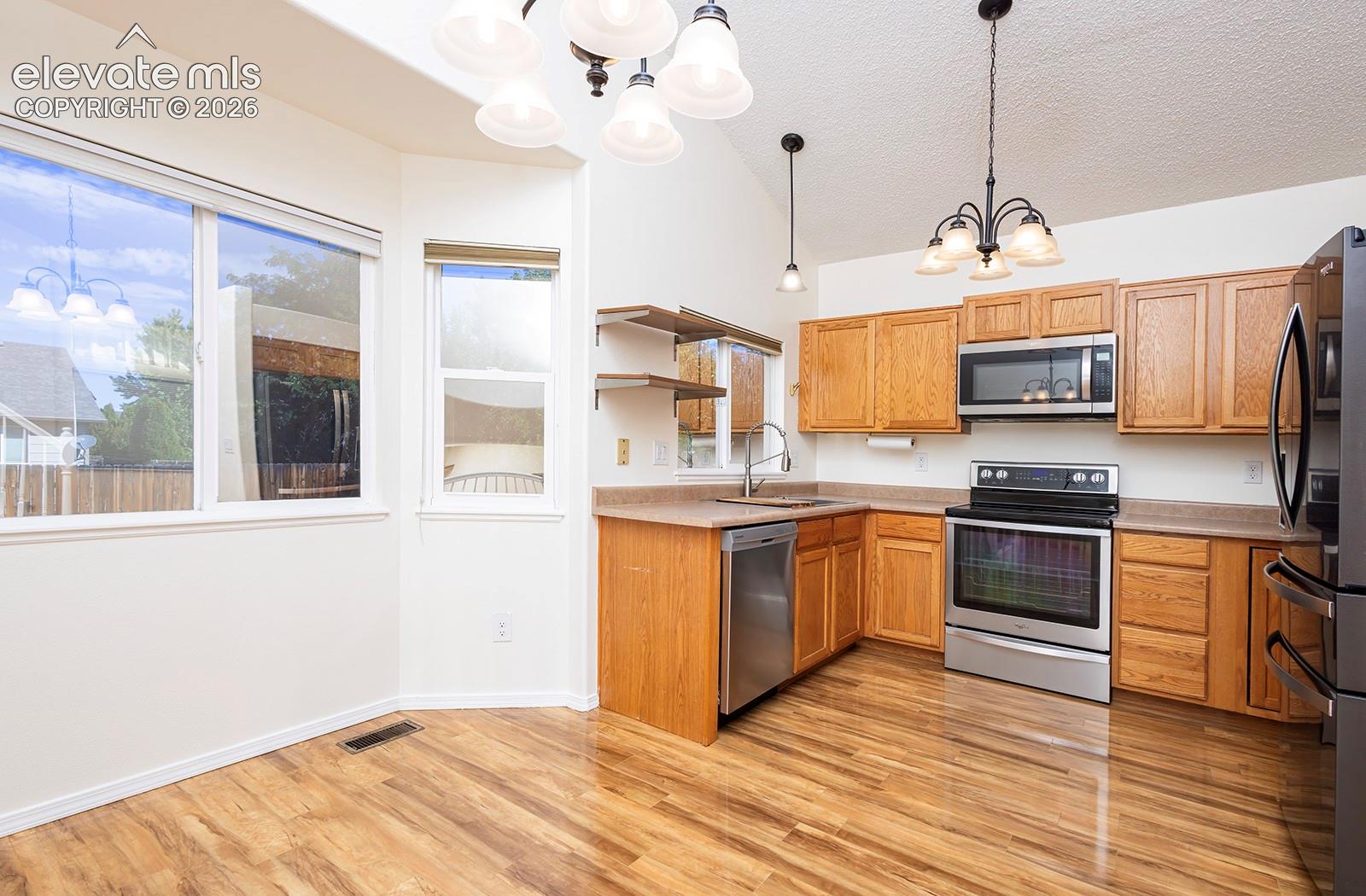 Listing photo 7 for 11136 Berry Farm Road