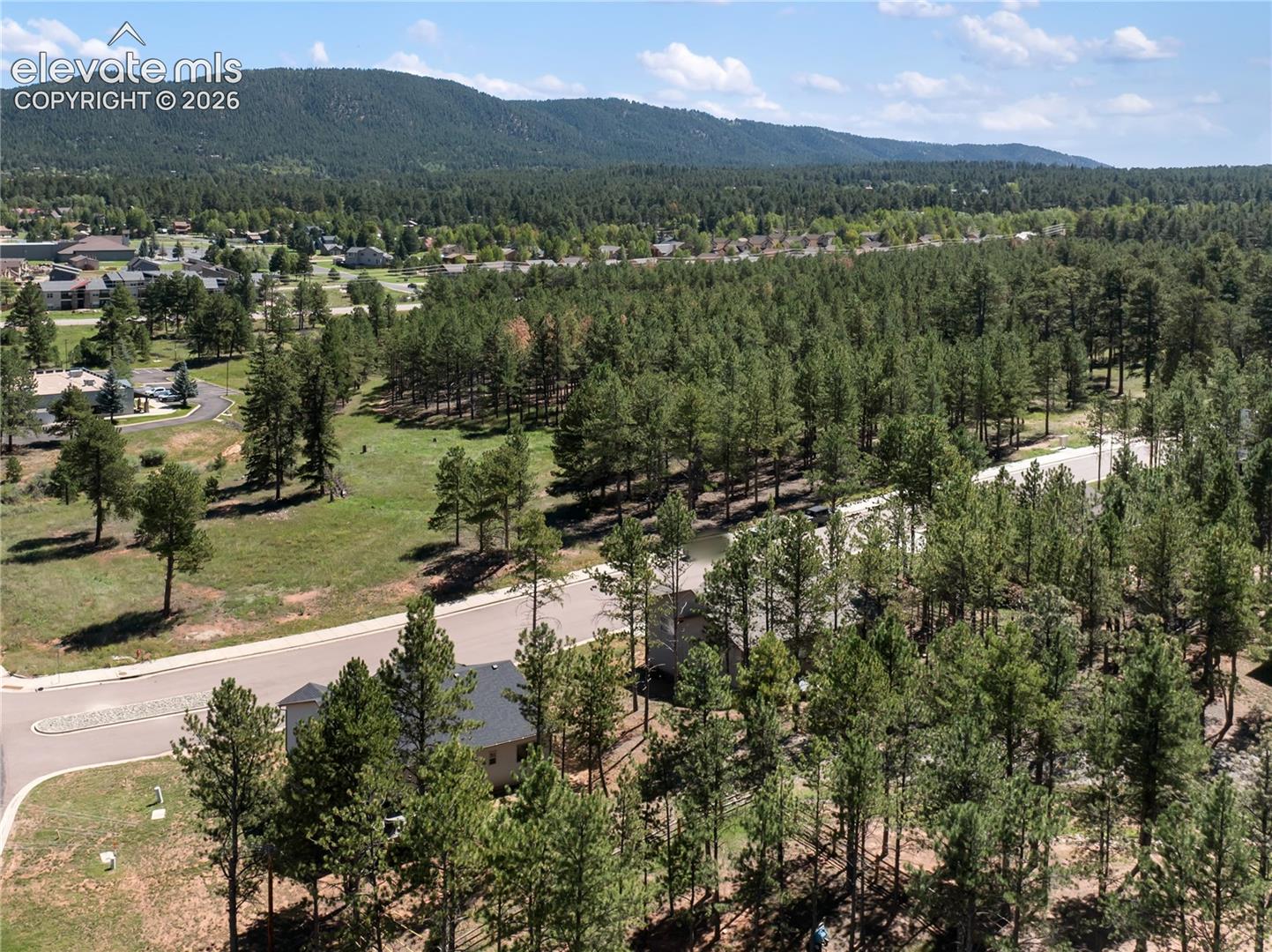 Listing photo 7 for 1382 Ridgestone Drive