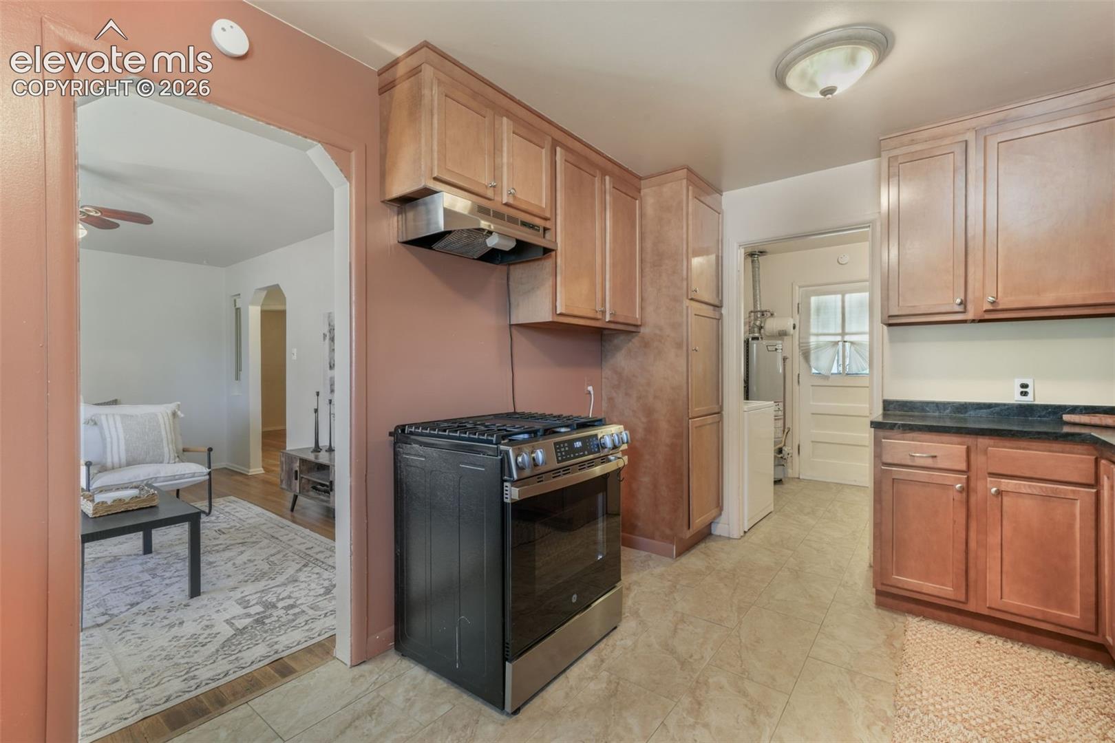 Listing photo 13 for 920 S Canosa Court