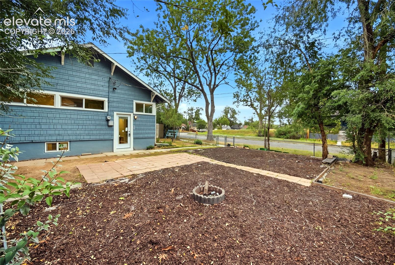 Listing photo 28 for 947 E Costilla Street