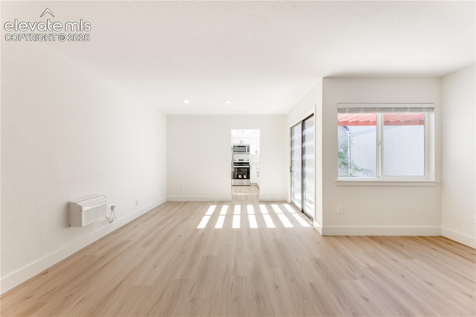 Listing photo 4 for 2522 S Worchester Court E