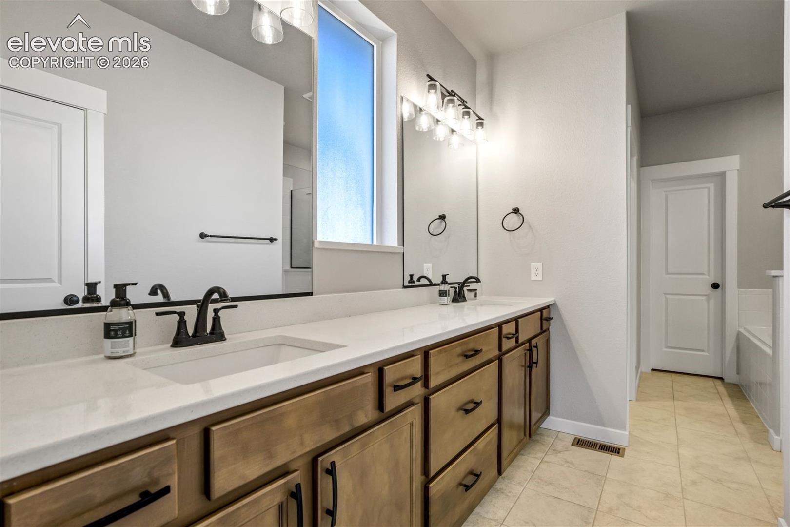 Listing photo 14 for 8318 Sam Bass Drive