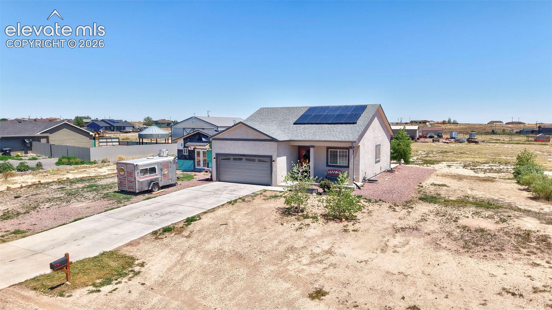 Listing photo 2 for 1114 E Laramie Avenue