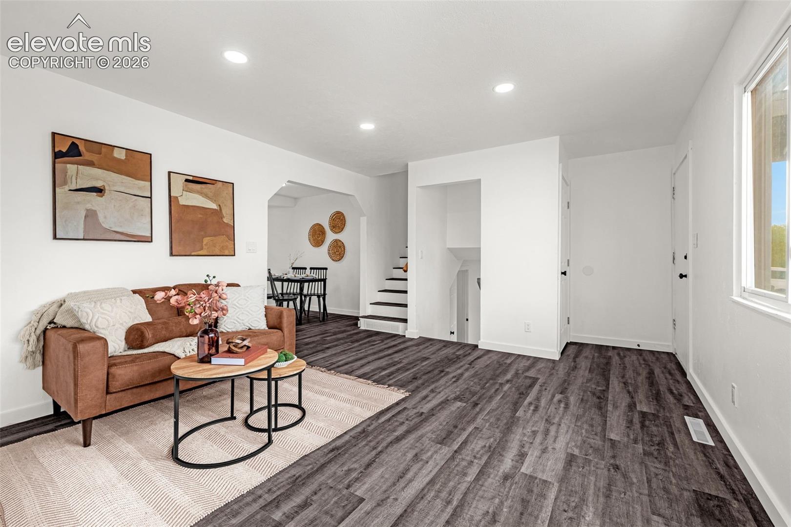 Listing photo 2 for 1375 Bonita Drive