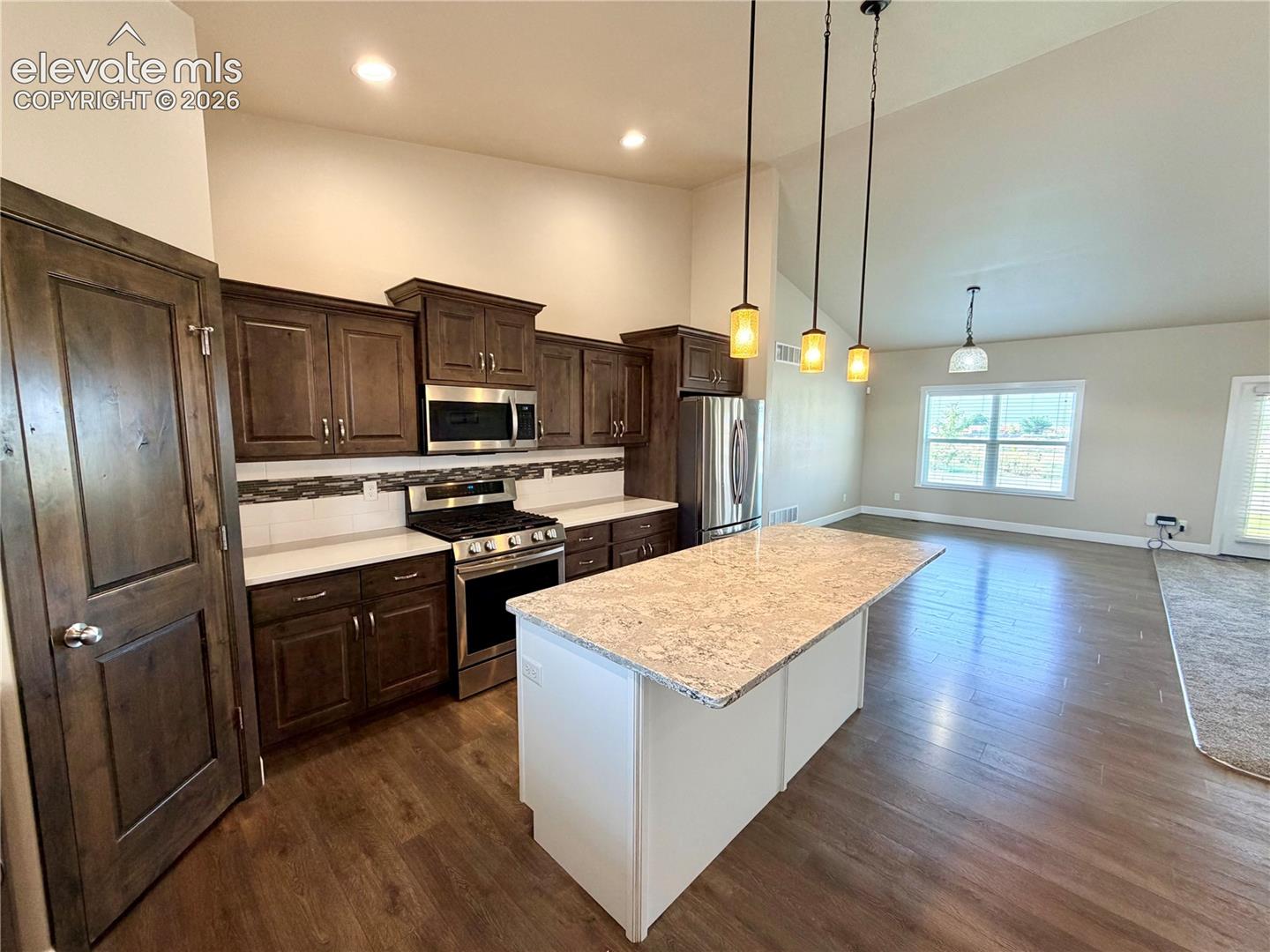 Listing photo 11 for 698 W McCulloch Boulevard