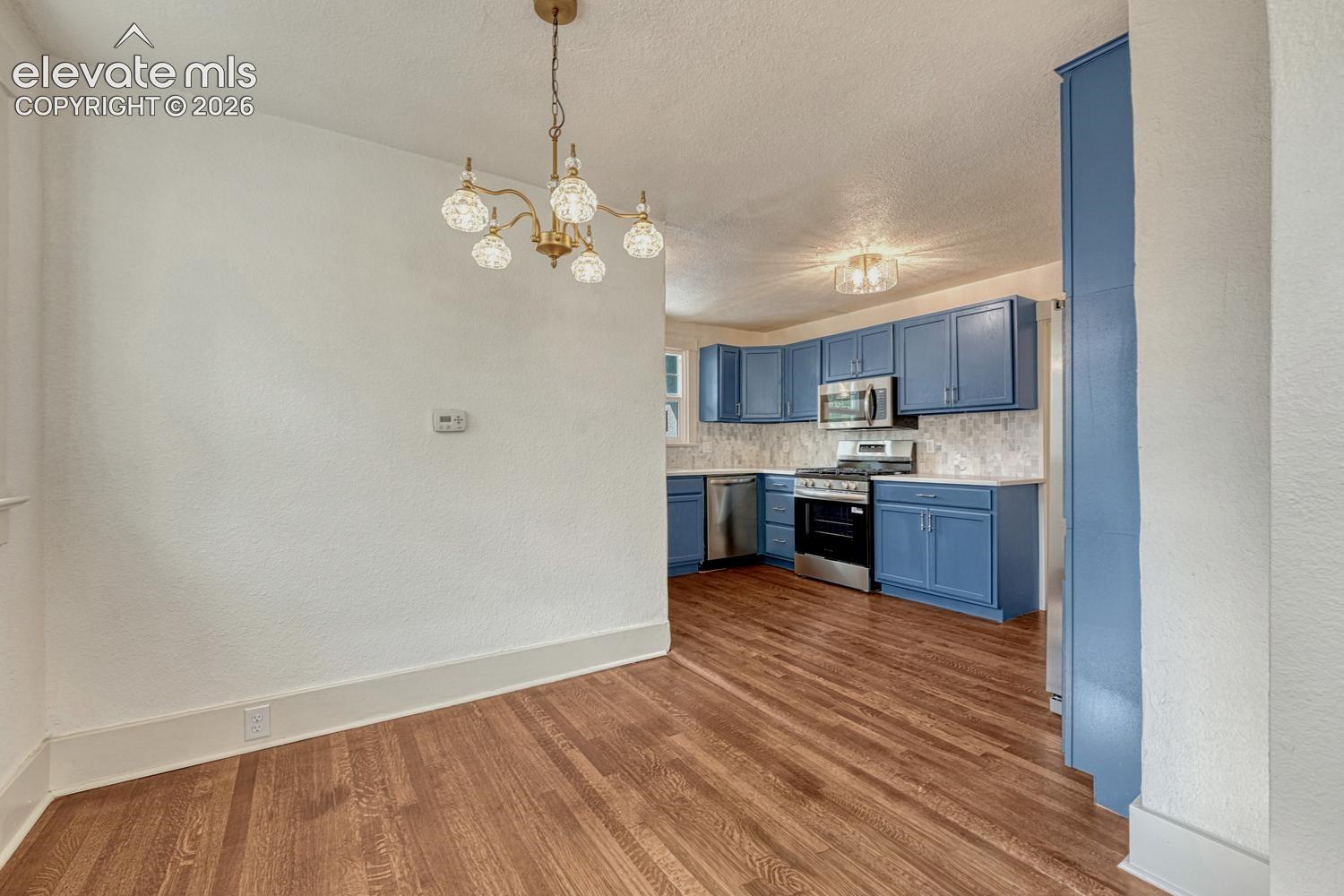 Listing photo 15 for 209 E Washington Street