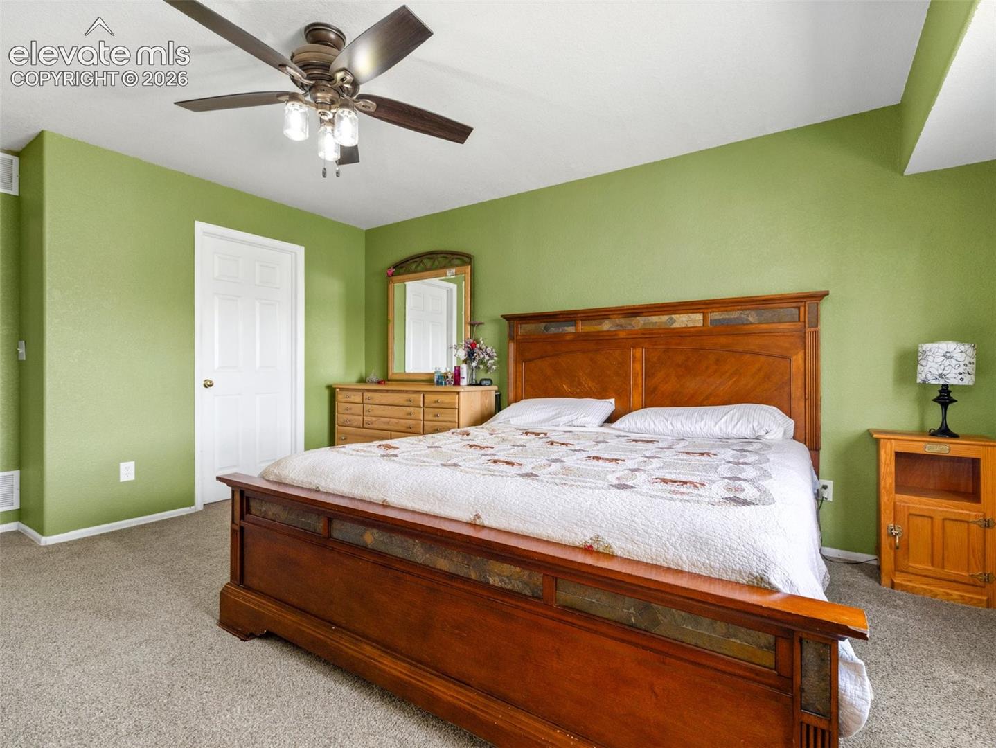 Listing photo 16 for 675 E McClave Drive