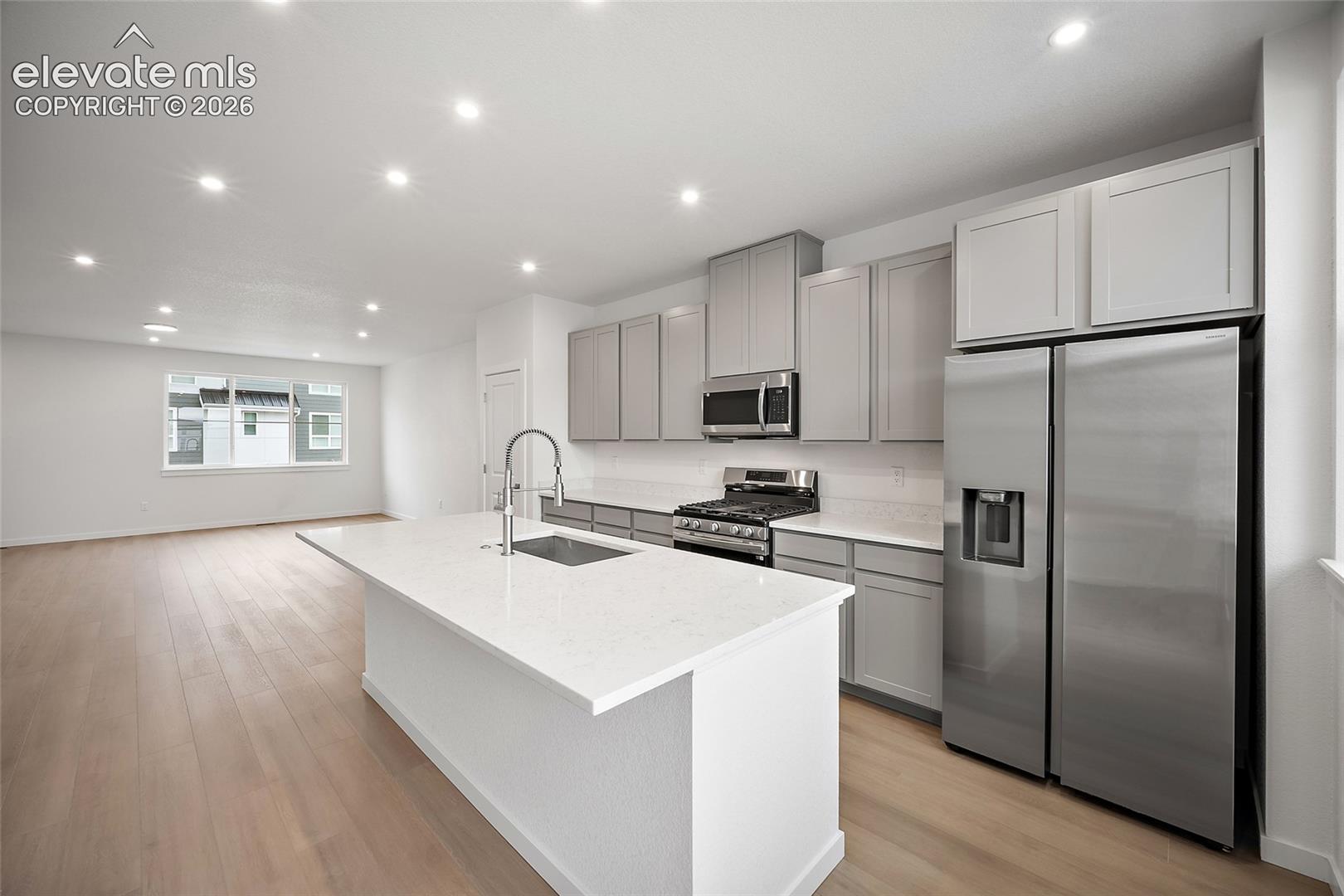 Listing photo 2 for 2256 Peridot Loop Heights
