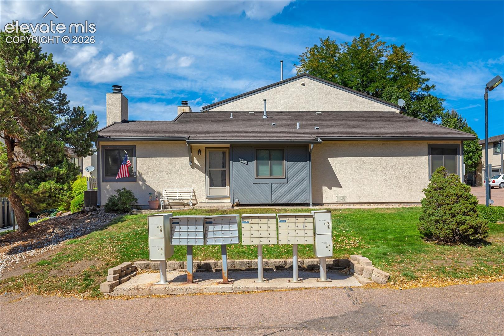Listing photo 4 for 4875 Bluestem Drive