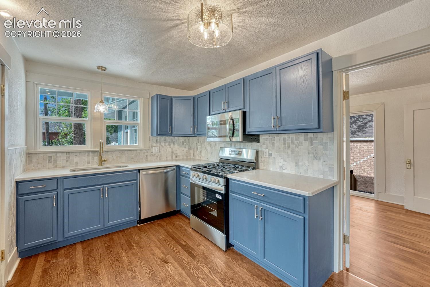 Listing photo 17 for 209 E Washington Street