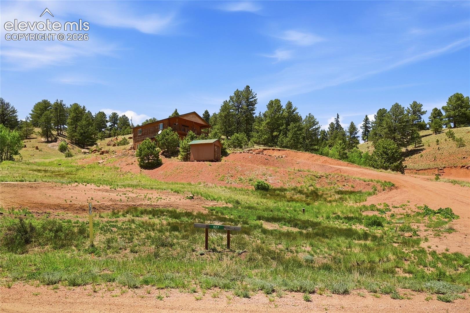 Listing photo 2 for 927 Stonehenge Drive