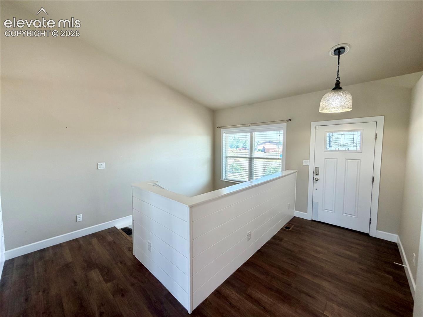 Listing photo 5 for 698 W McCulloch Boulevard