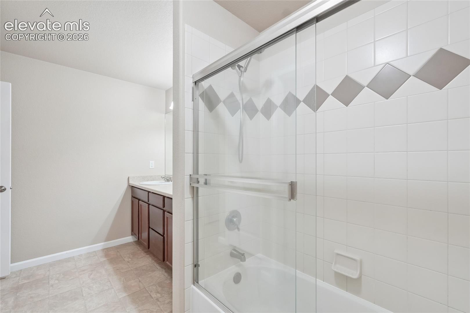 Listing photo 14 for 11528 Louvre Point