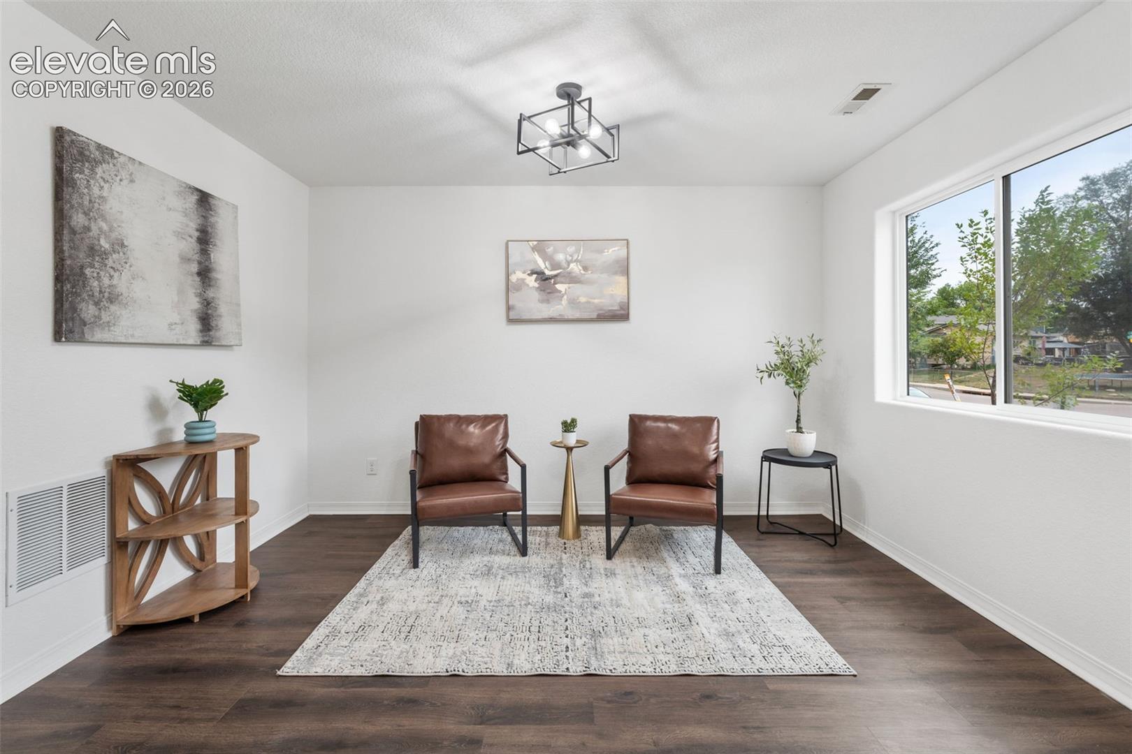 Listing photo 9 for 421 Autumn Place