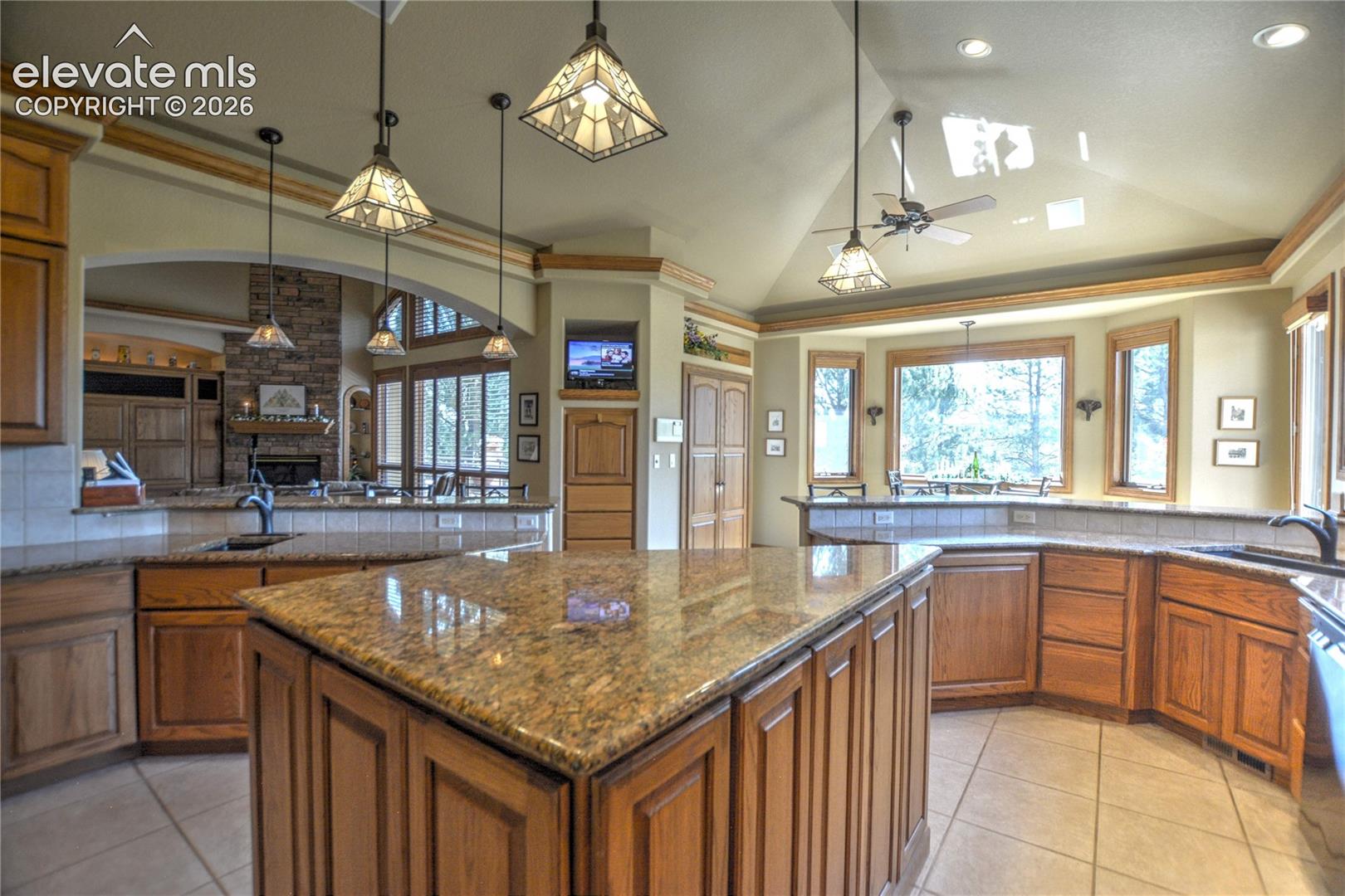 Listing photo 16 for 19315 Bardsley Place