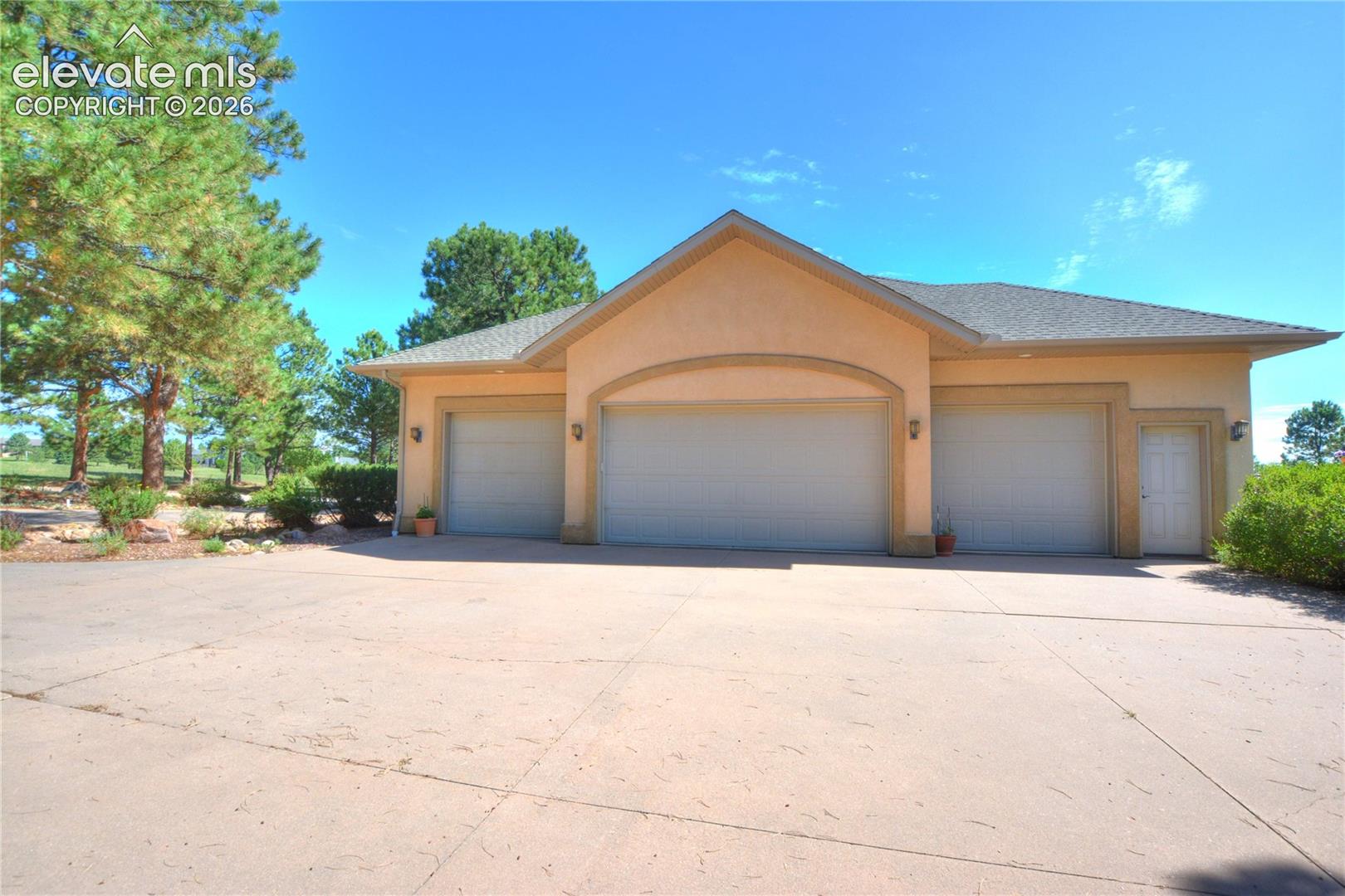 Listing photo 8 for 19315 Bardsley Place