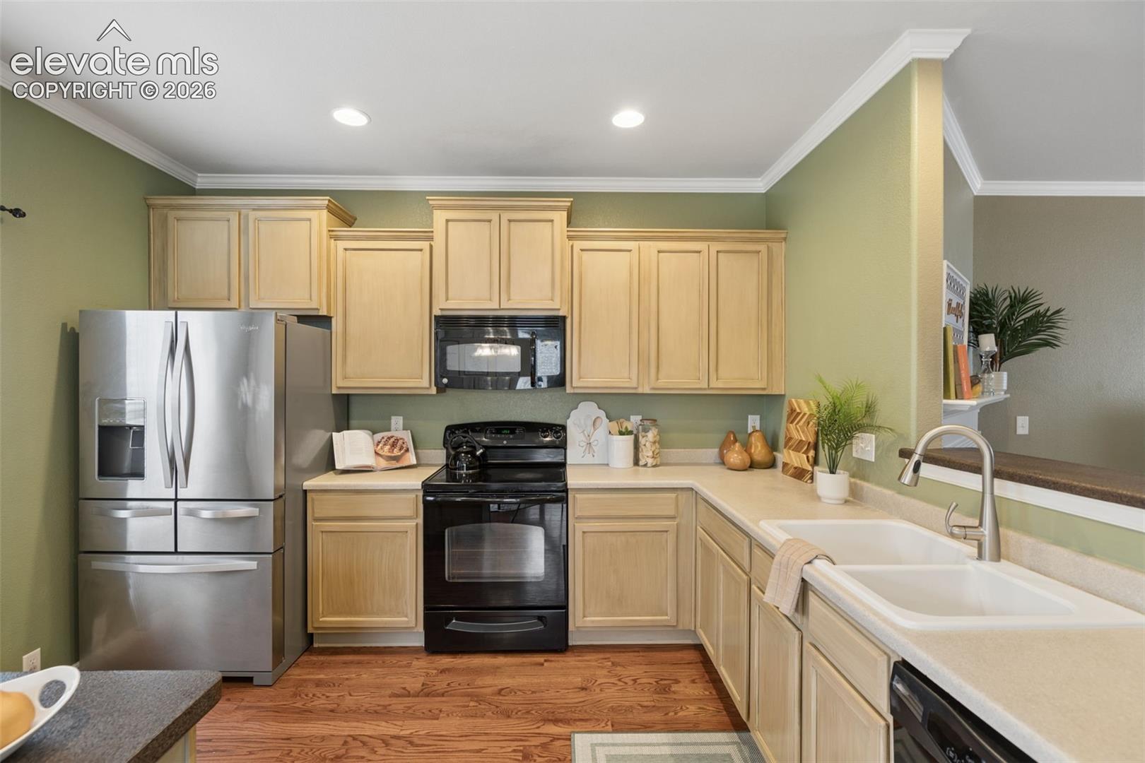 Listing photo 32 for 976 Burning Bush Point