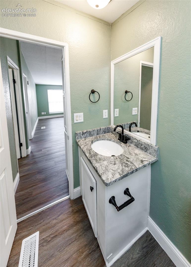 Listing photo 24 for 861 Desert Circle