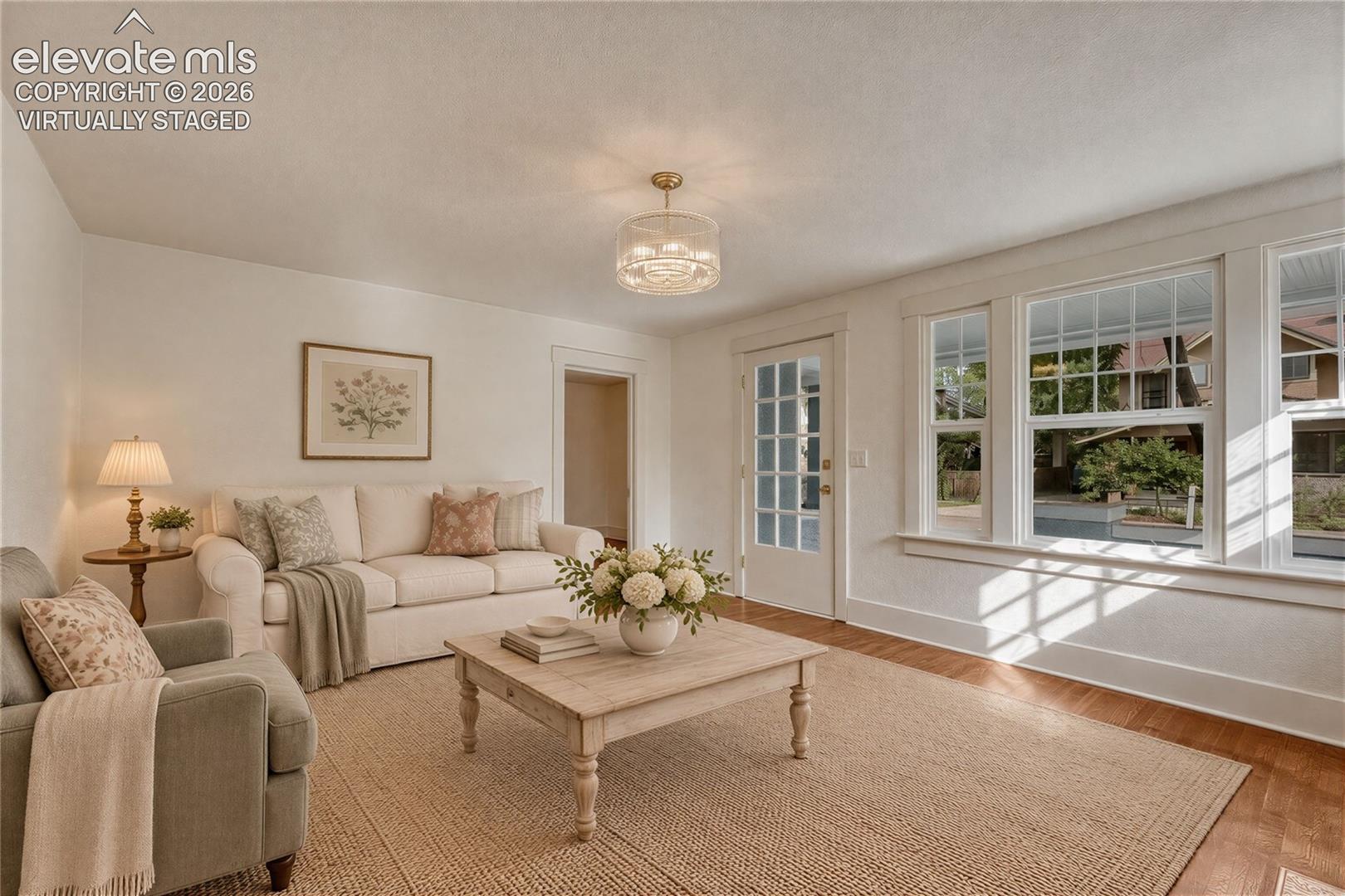 Listing photo 12 for 209 E Washington Street