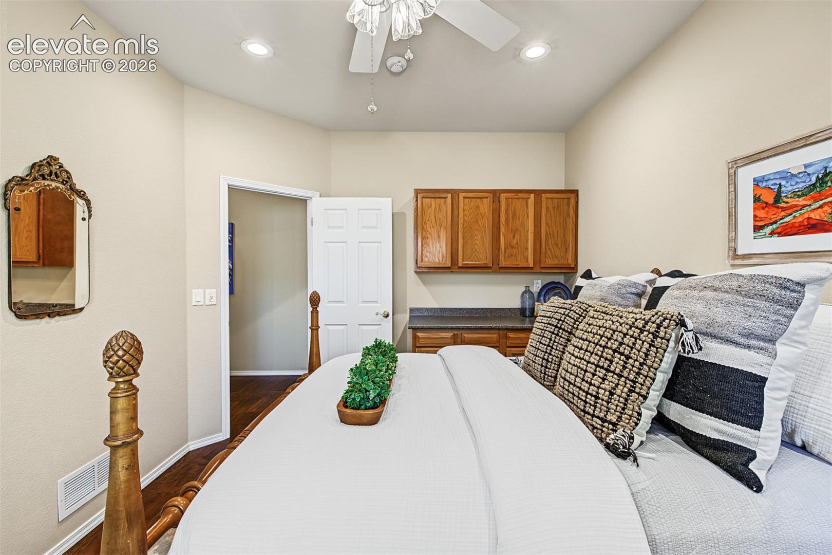 Listing photo 24 for 3530 Twisted Oak Circle