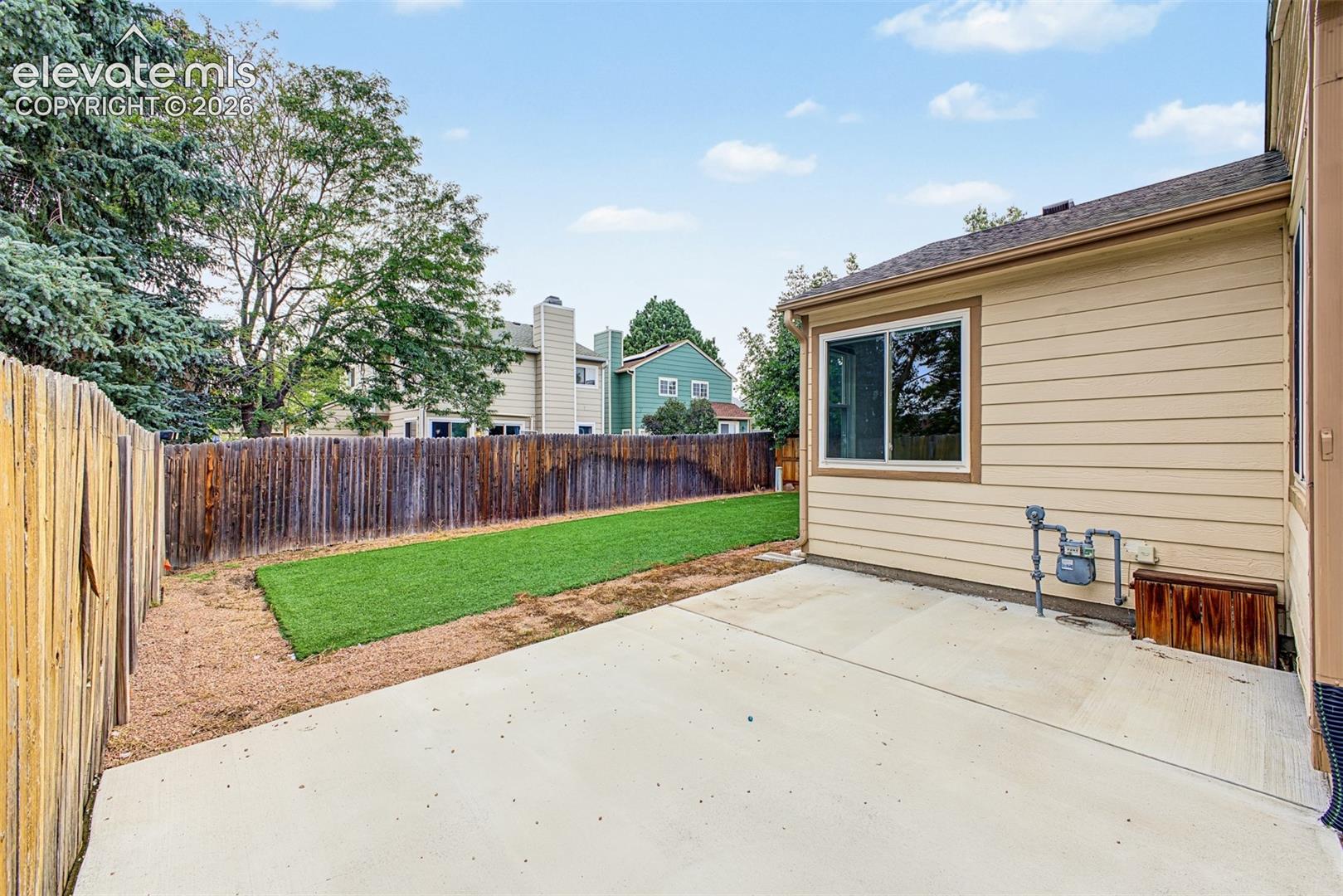 Listing photo 22 for 8430 Sassafras Drive