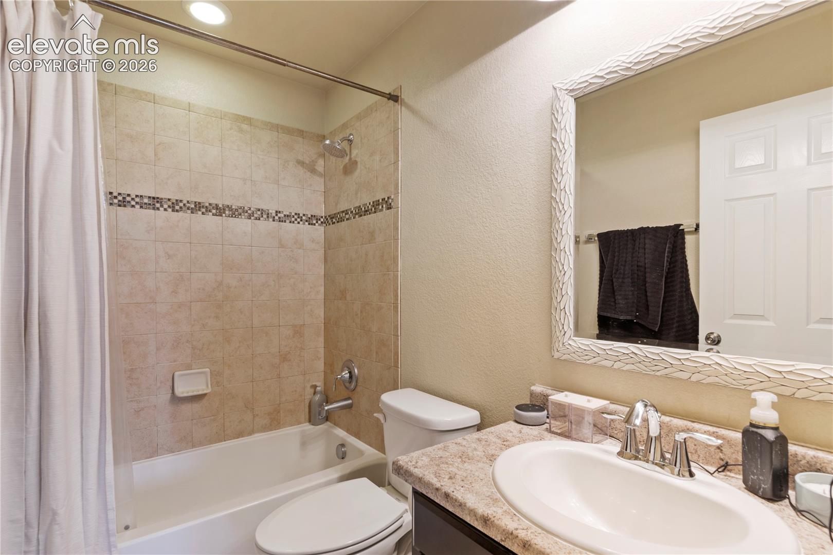 Listing photo 18 for 7886 Wagonwood Place