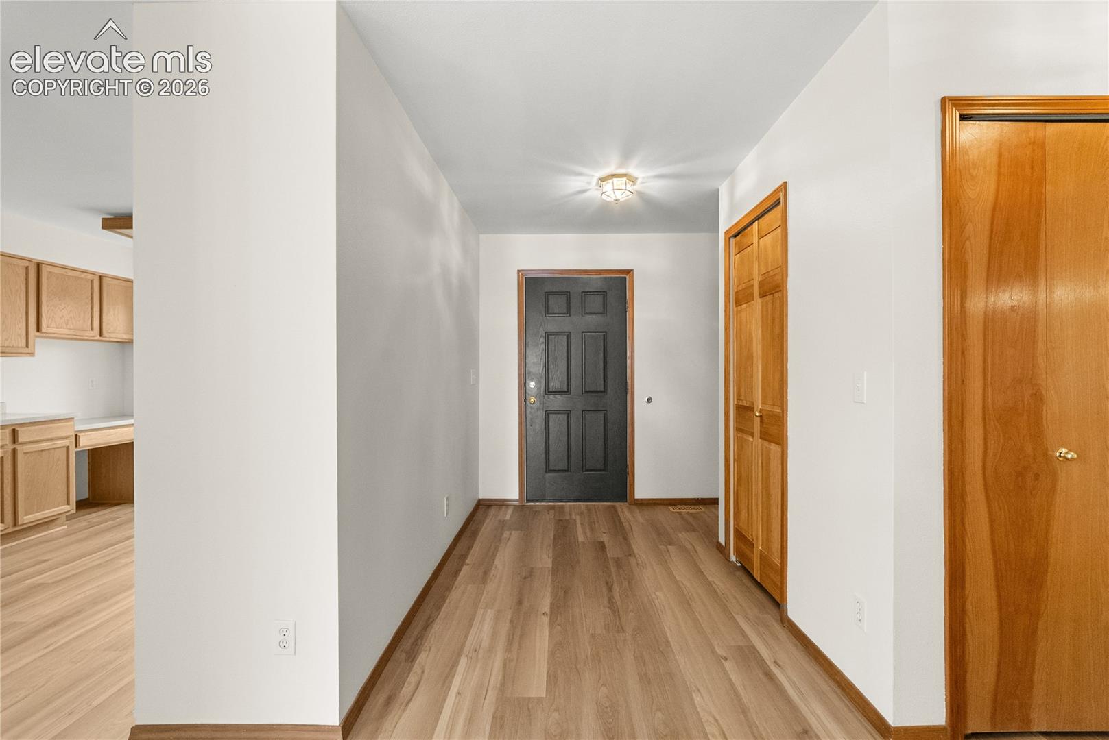 Listing photo 5 for 890 N Candlestar Loop