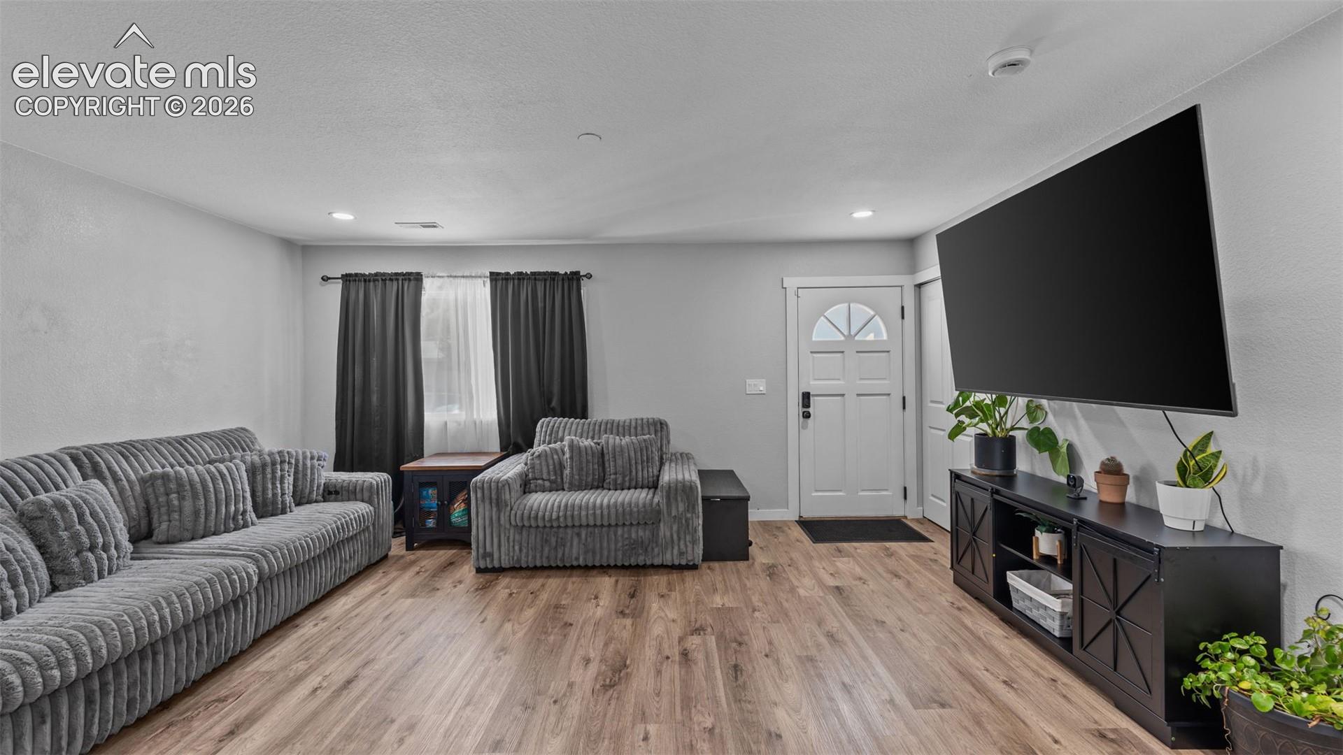 Listing photo 3 for 3210 Virginia Avenue