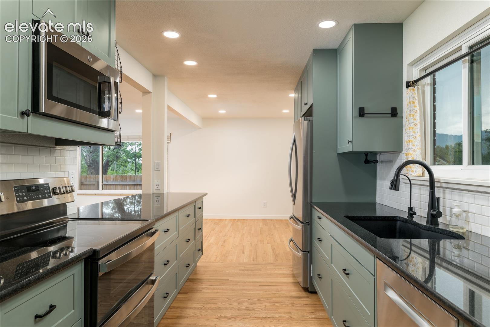702 Leta Drive, photo 3