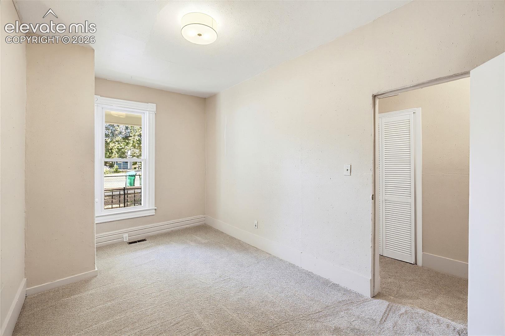 Listing photo 16 for 621 E Cache La Poudre Street