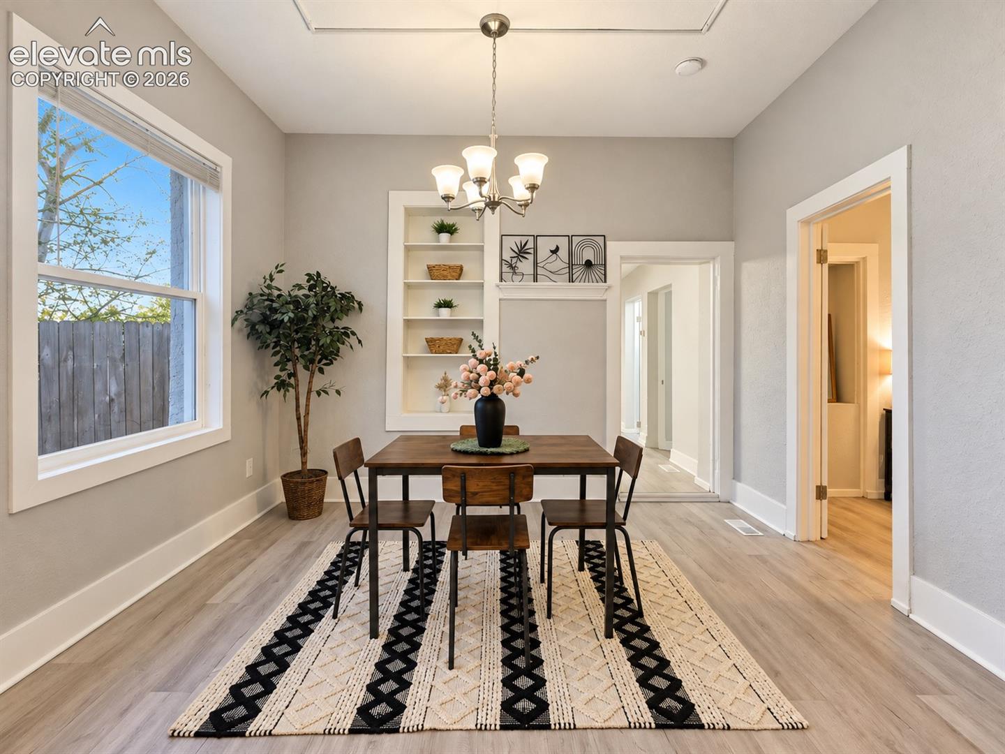 Listing photo 6 for 316 E 2nd Street