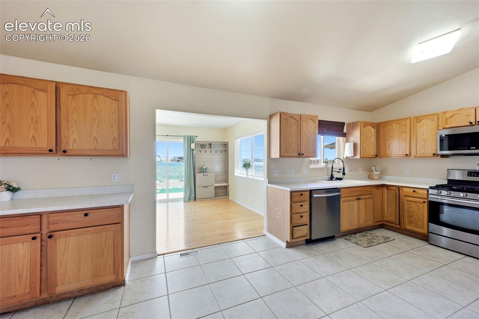 Listing photo 12 for 1218 E Onizuka Lane
