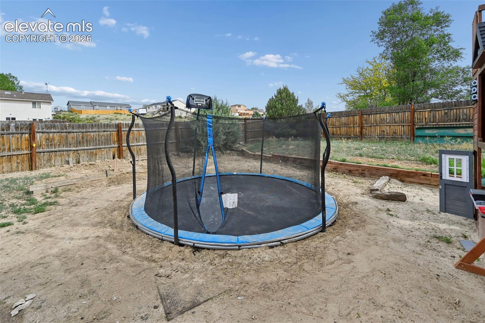 Listing photo 18 for 979 S Alexis Lane