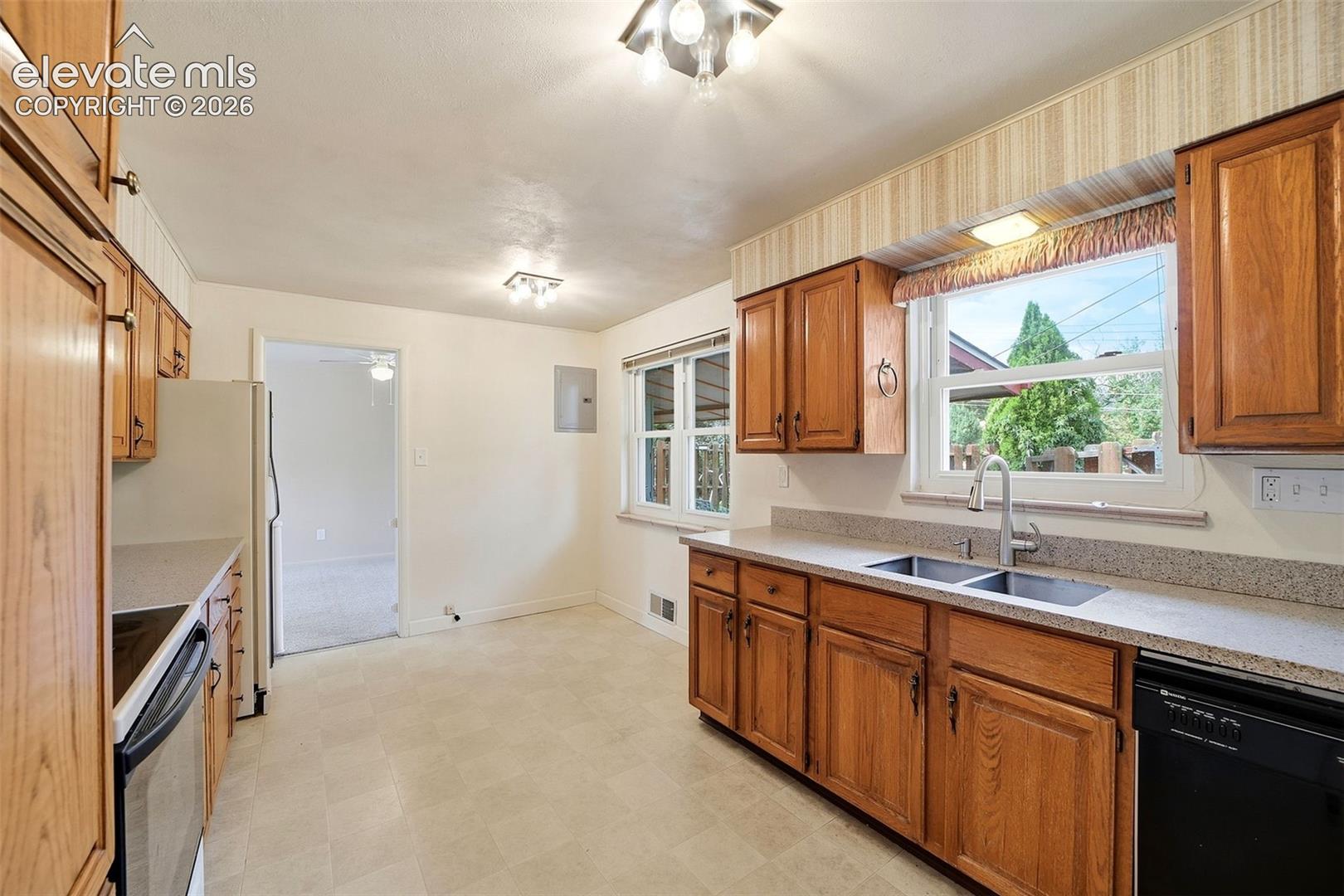 Listing photo 15 for 1406 Iowa Avenue