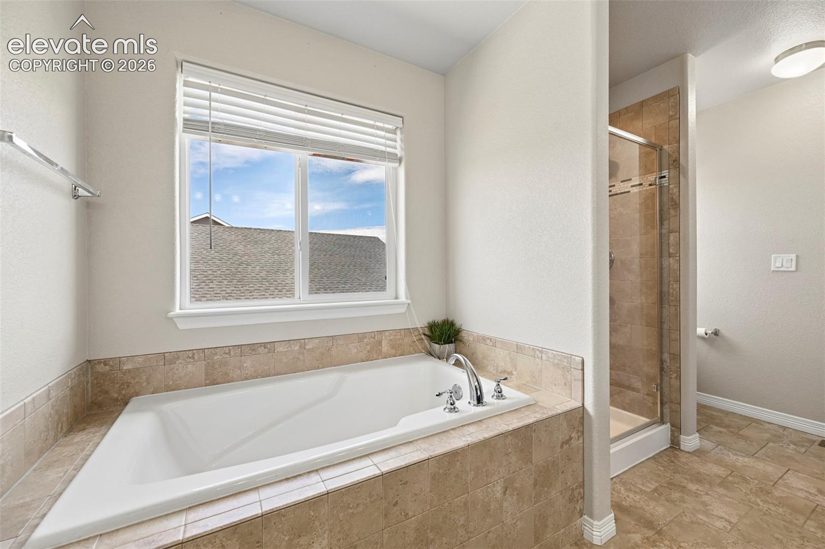 Listing photo 14 for 10010 Intrepid Way
