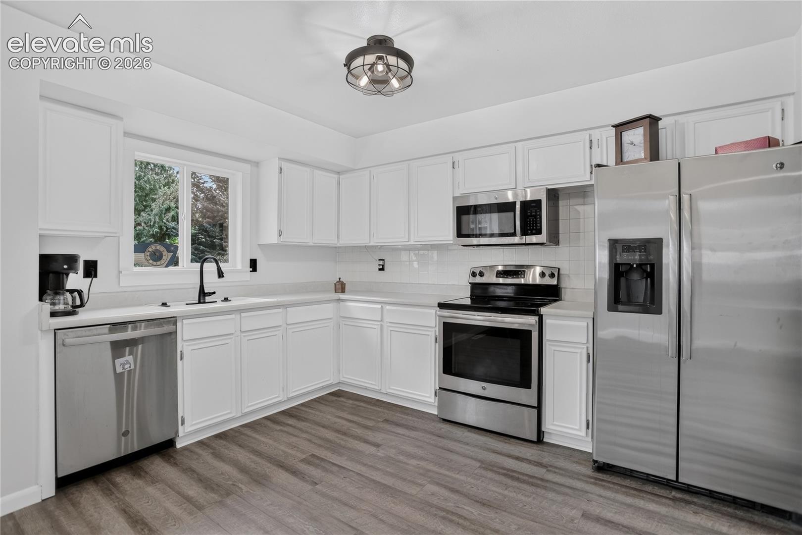 Listing photo 9 for 4619 Sprucewood Drive