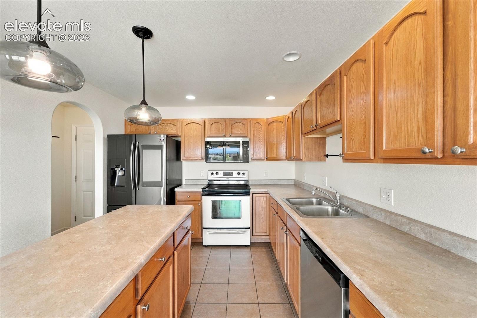 Listing photo 17 for 1385 N Challenger Drive