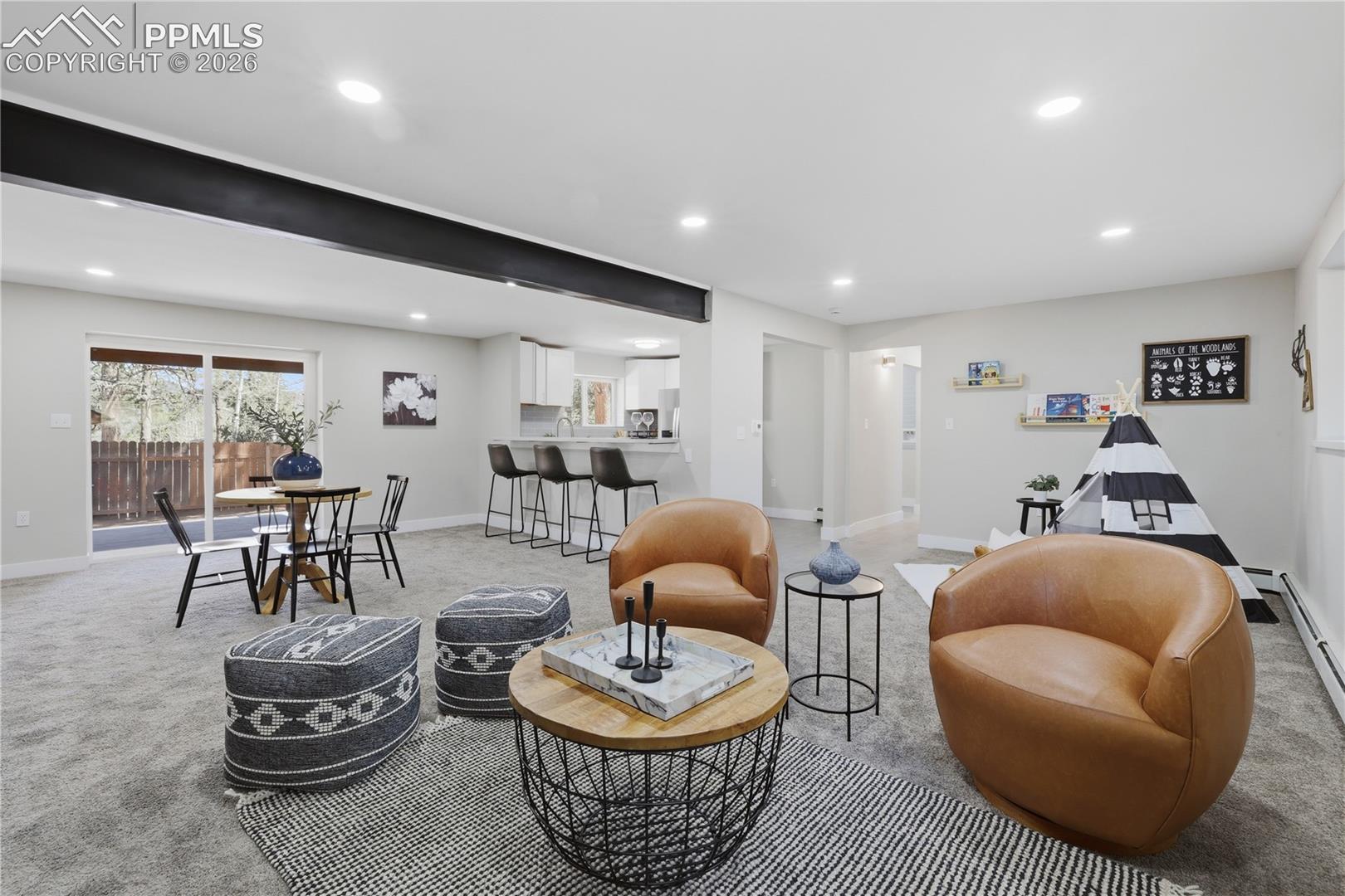 Listing photo 7 for 307 S Evergreen Street