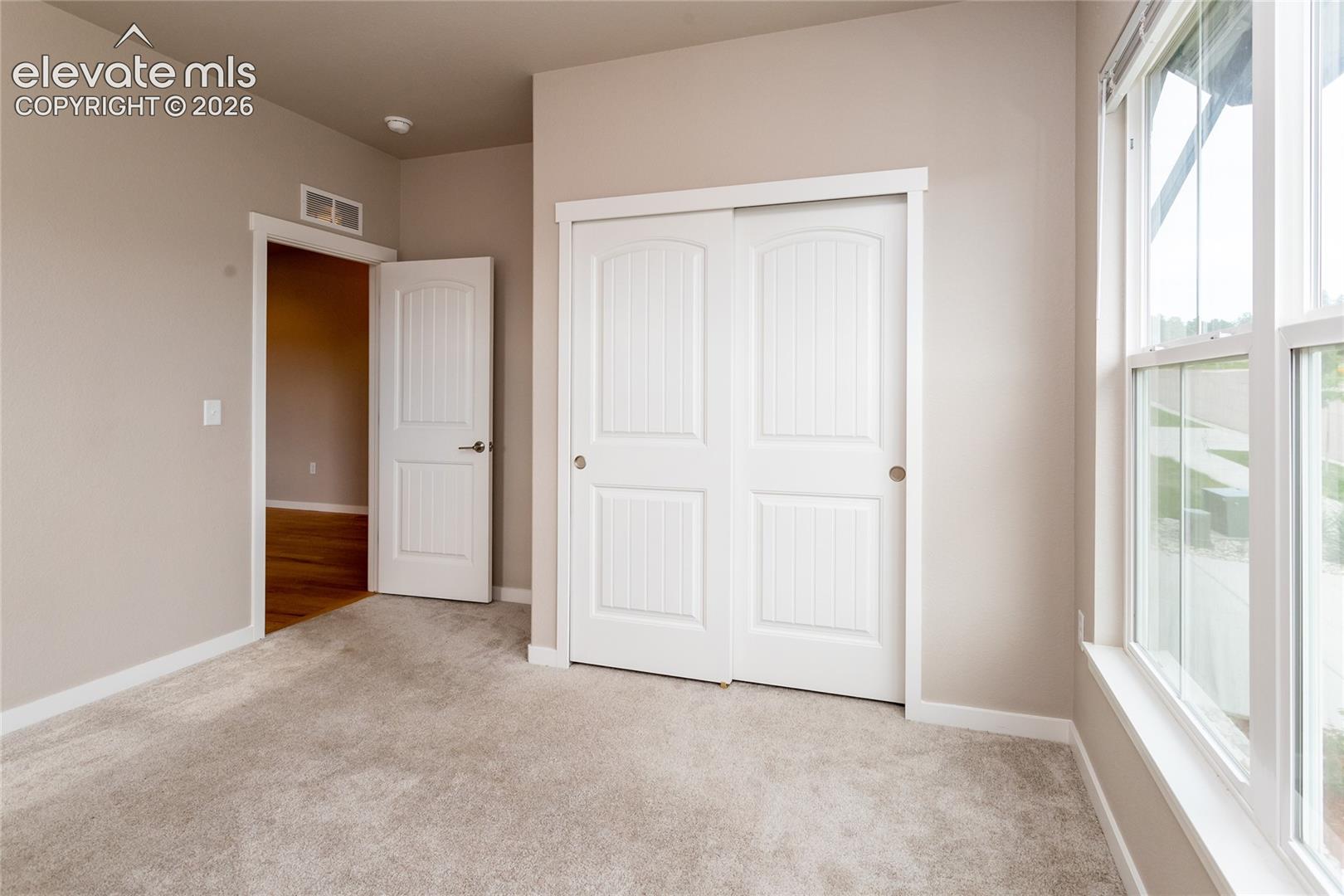 Listing photo 15 for 330 E Lost Pines Drive