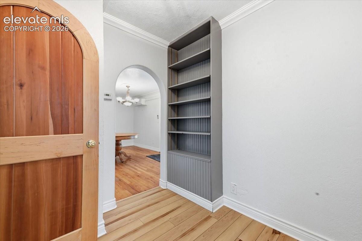 912 Sheridan Avenue, photo 27