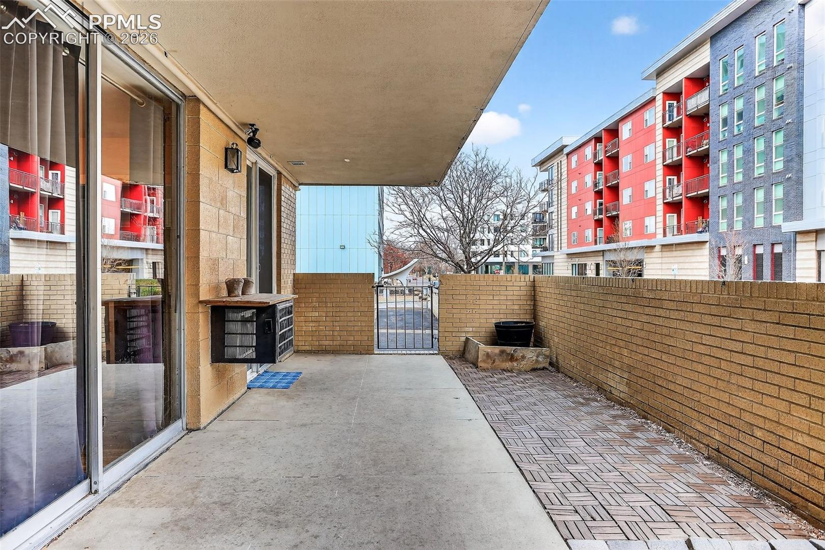Listing photo 17 for 1111 N Ash Street 110