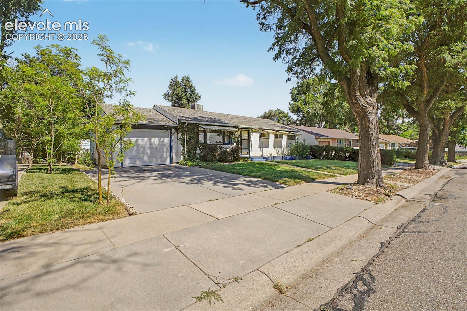 Listing photo 2 for 1606 Iroquois Road