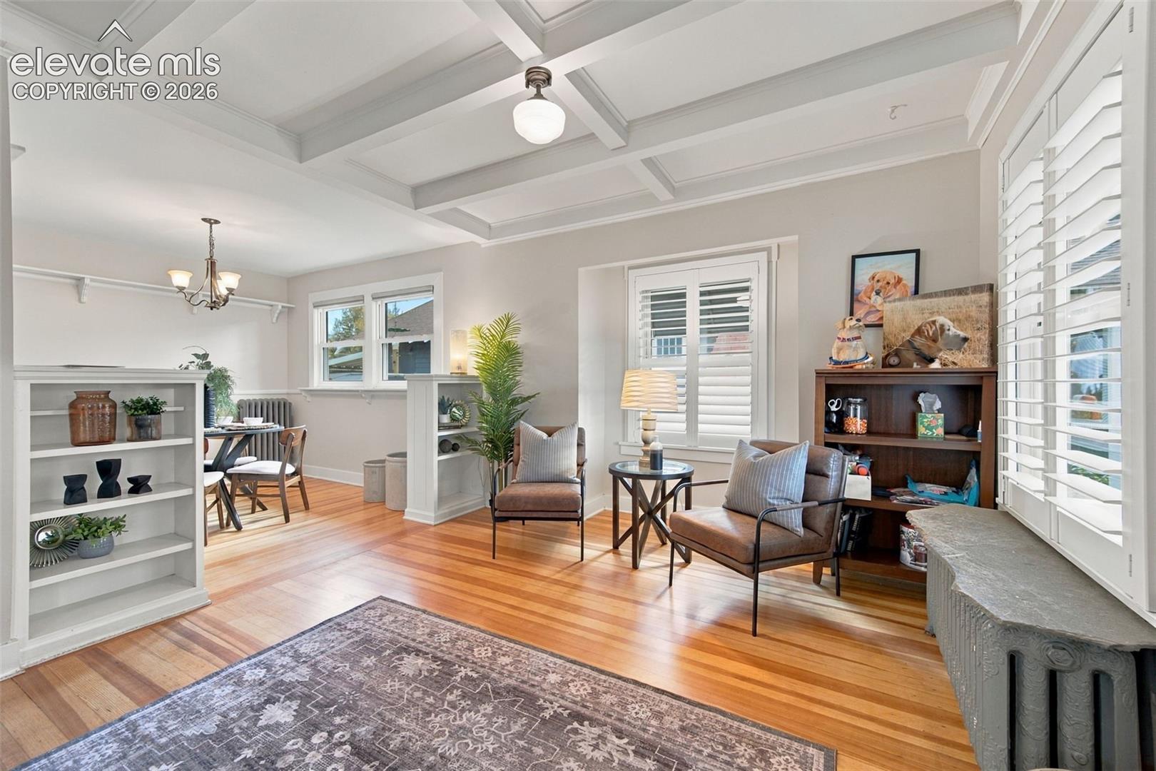 Listing photo 3 for 619 N Cedar Street