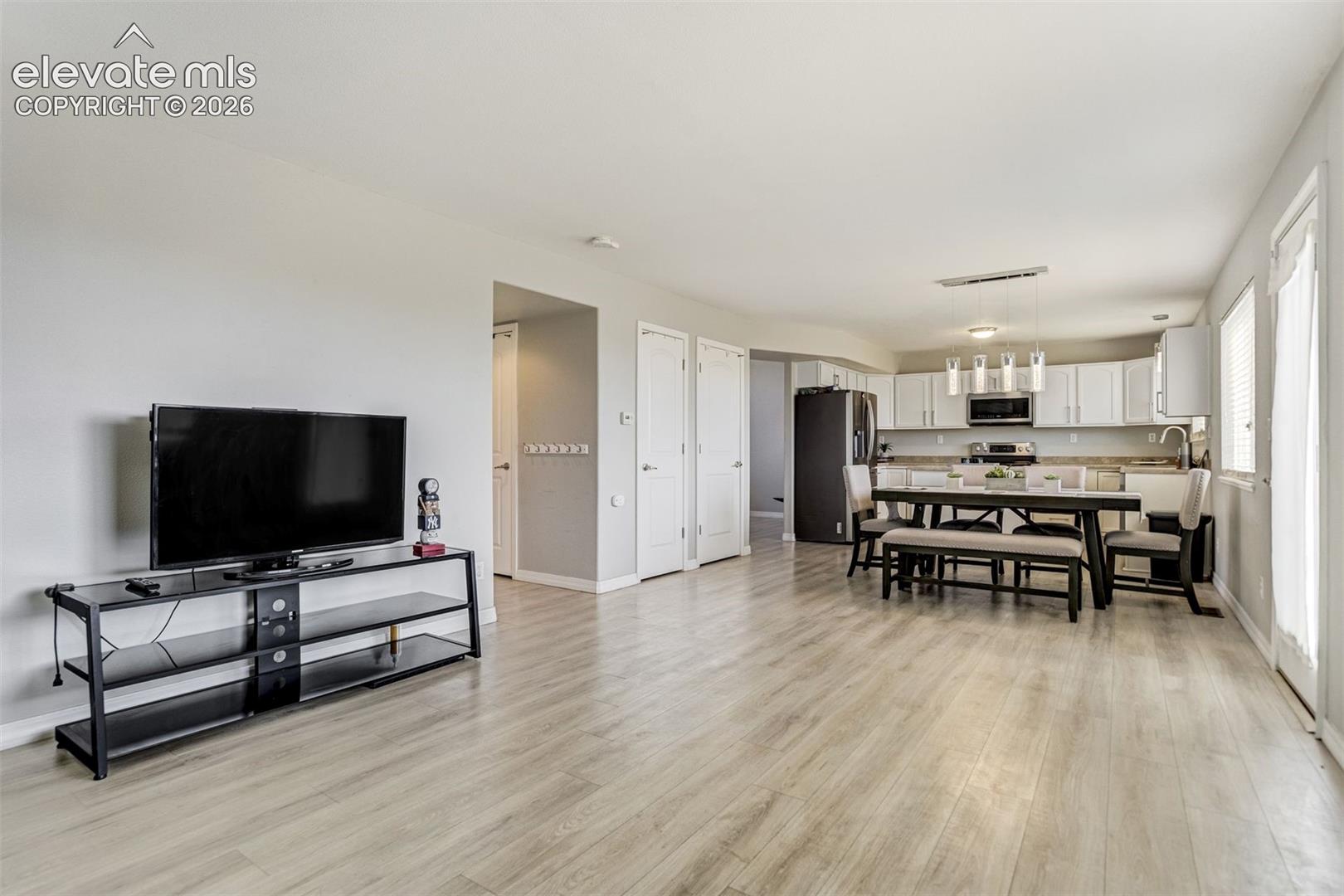 Listing photo 12 for 7335 Willowdale Drive