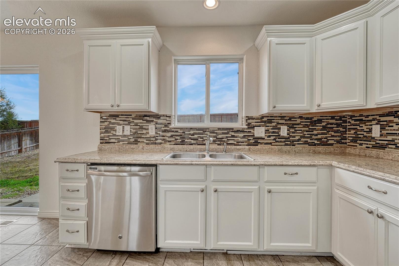 Listing photo 10 for 6020 Dancing Sun Way