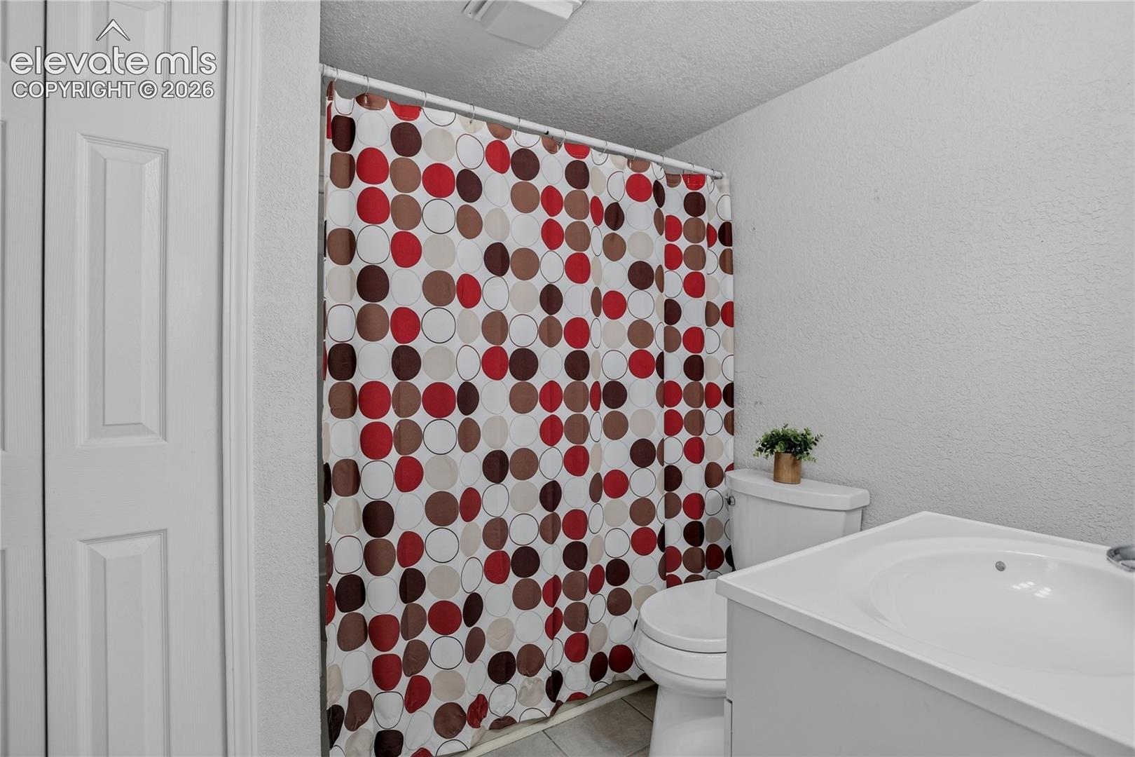 Listing photo 16 for 2250 Heathercrest Drive