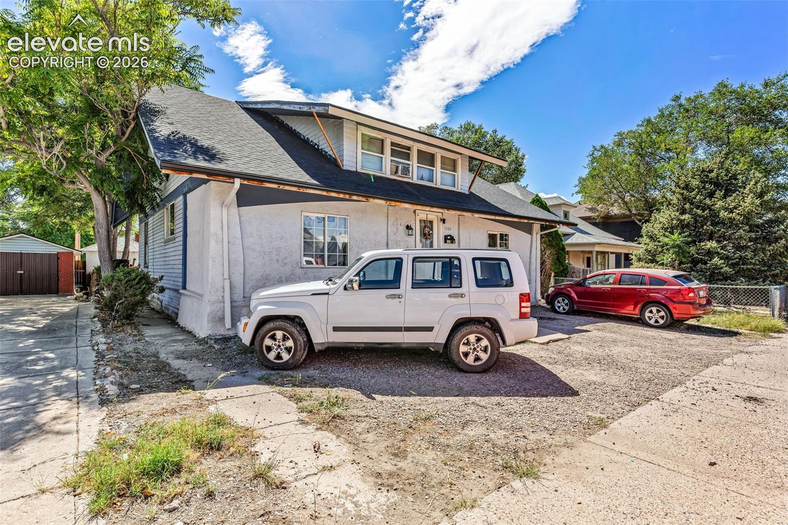 Listing photo 3 for 1008 E 8th Street