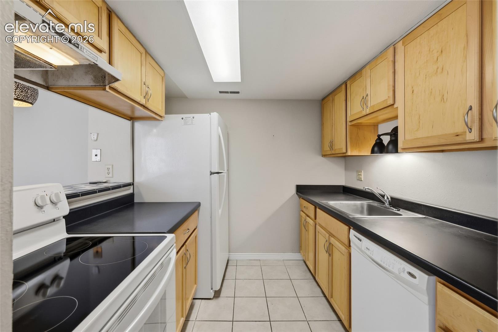 Listing photo 16 for 1062 Fontmore Road C