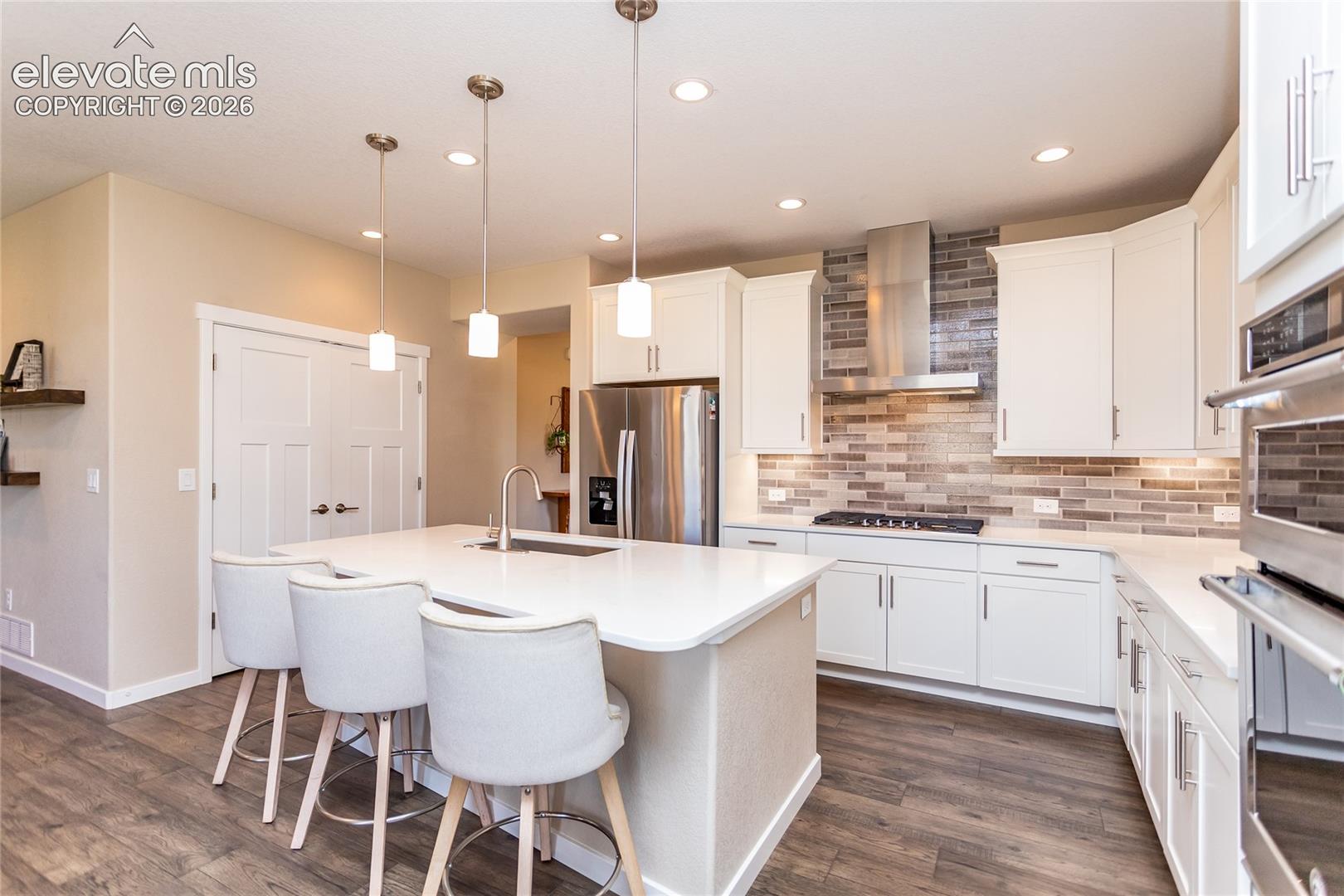 Listing photo 4 for 6340 Harney Drive